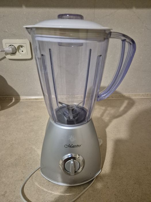 Блендер Maestro.