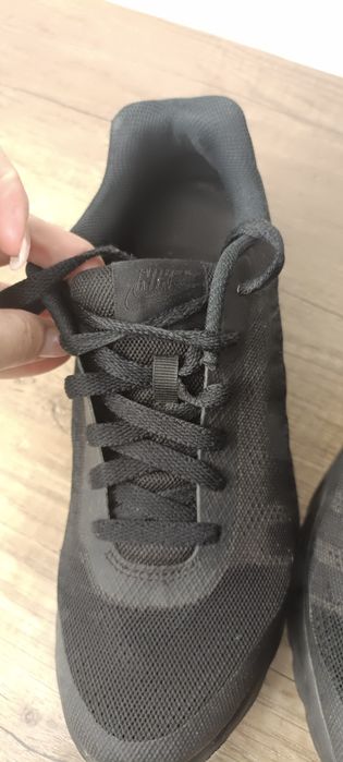 чорні кросівки Nike Air Max Invigor р.41