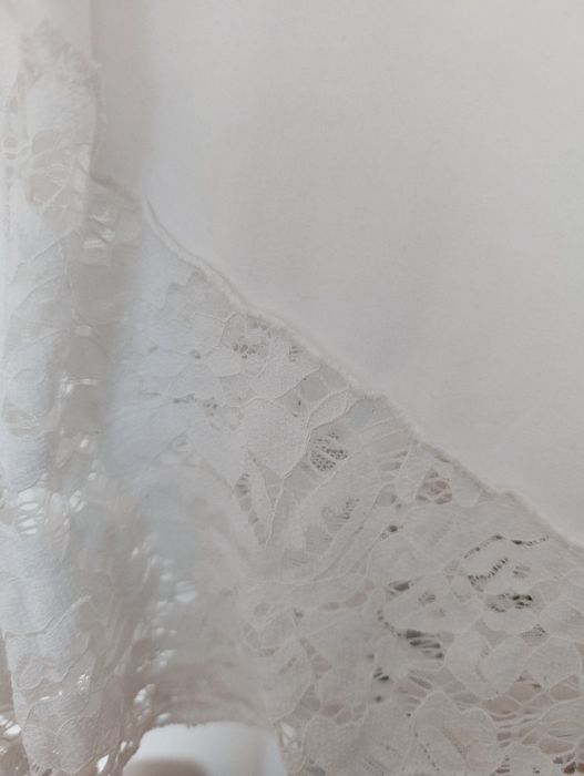 Bluzka z koronką biała