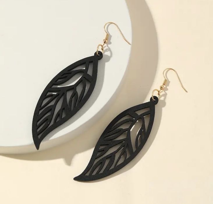 Brincos dourado e prateado