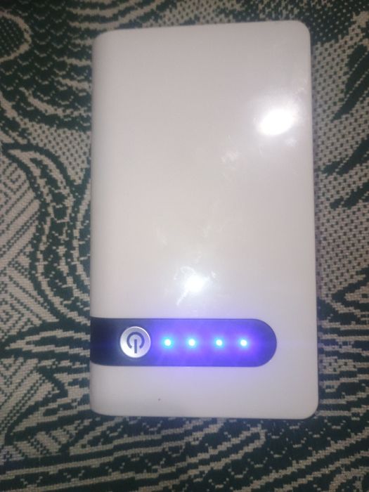 Пусковий Пусковий пристрій, бусткр, повер-банк