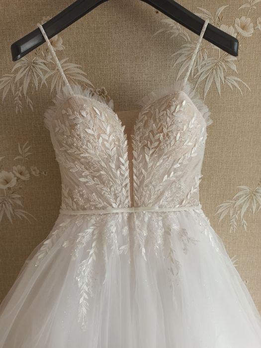 Biała suknia ślubna