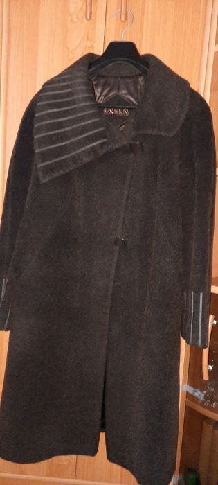 Zimowy wełniany płaszcz damski rozmiar L / XL