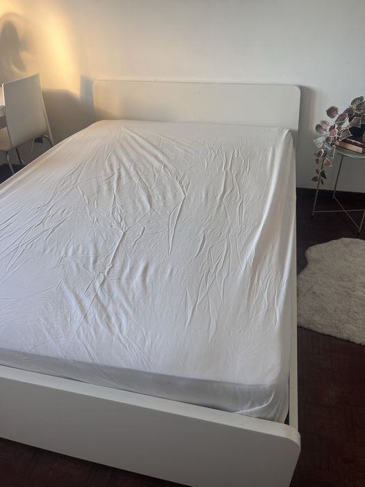 Cama IKEA MALM com colchão de molas e estrado Luröy