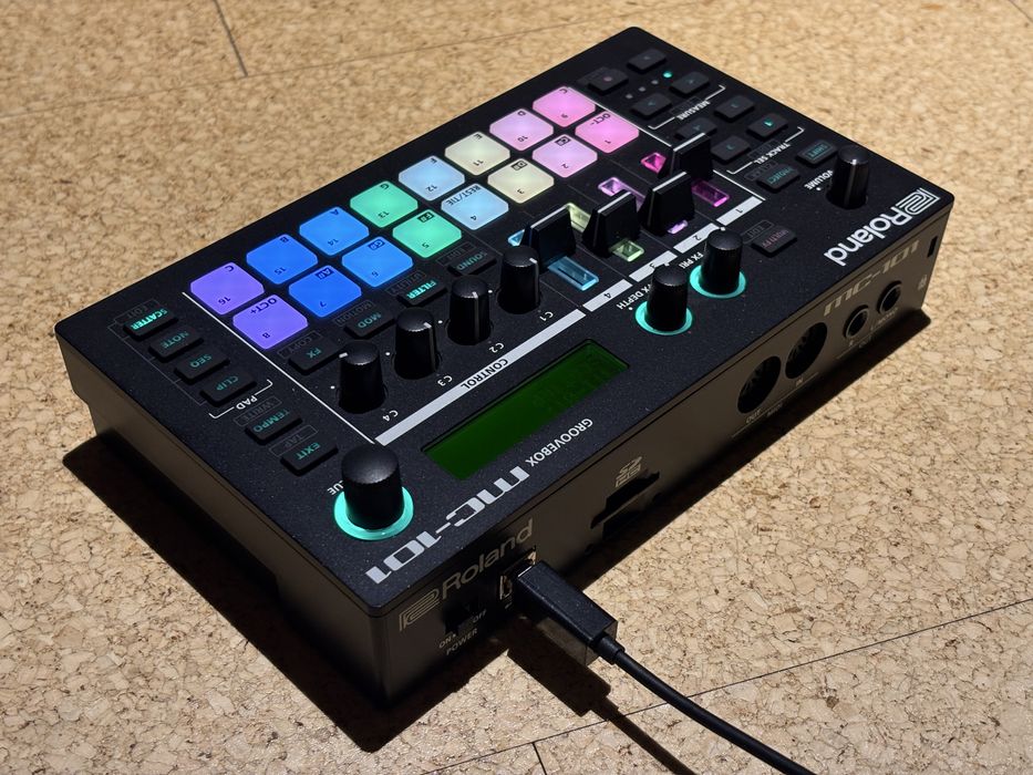Roland MC-101 groovebox 中古 Roland MC-101 (中古)