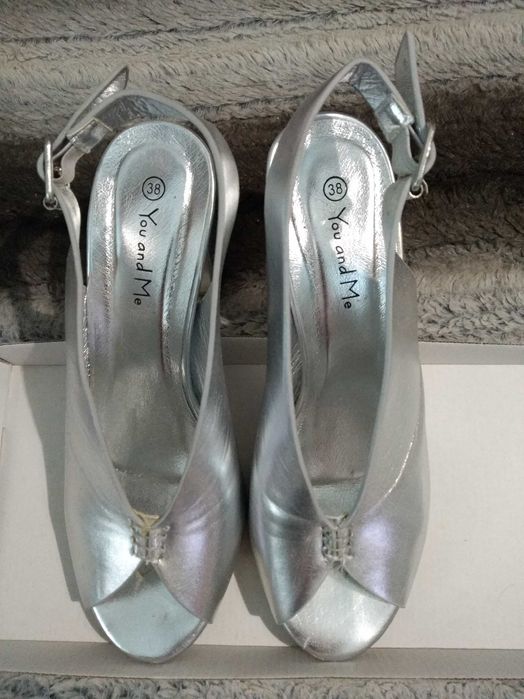 Sandálias de verão novas