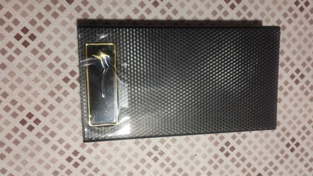 Корпус повербанка - швидка зарядка телефону та самого повербанку.