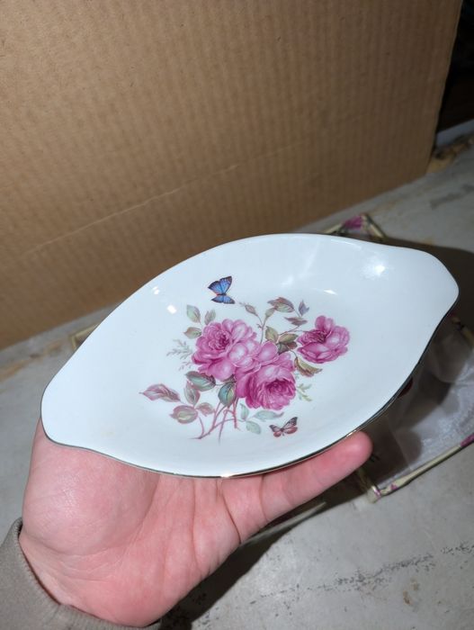 Два блюдца с вилочкой