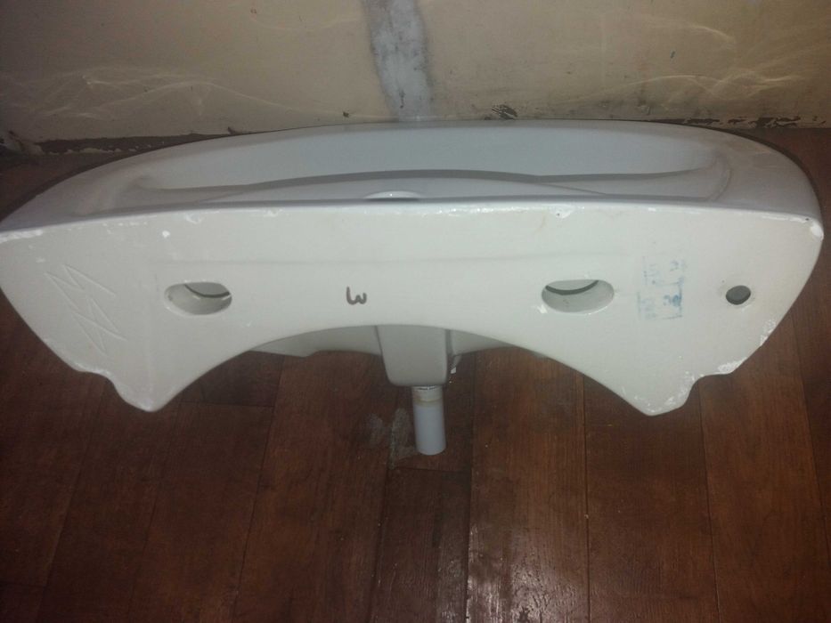 белая подвесная полукруглая раковина (умывальник) в ванную 60х51 см