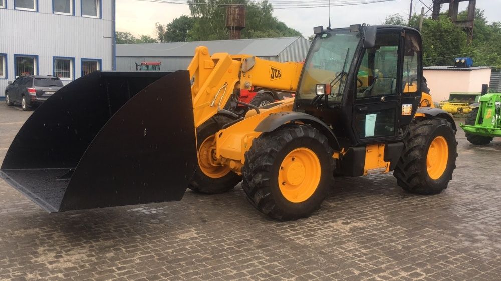 Ковш. Ківш зерновий для Manitou та JCB.