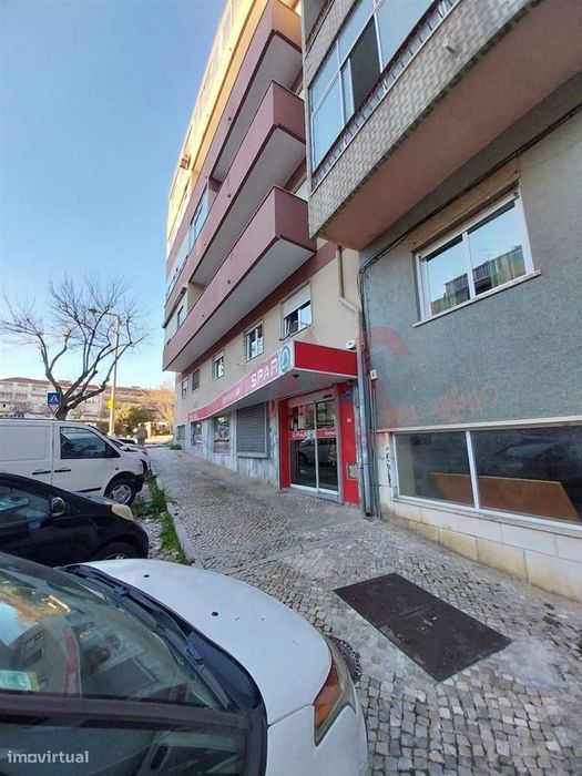 Espaço Comercial de 240 m² na Cova da Piedade, Almada