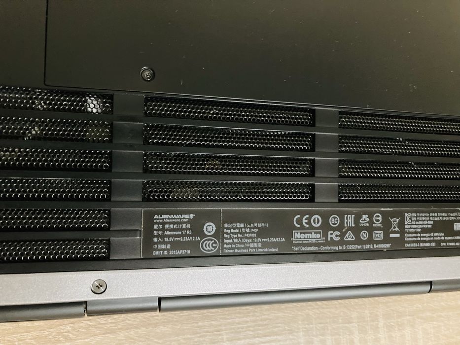 Ігровий ноутбук Alienware DELL