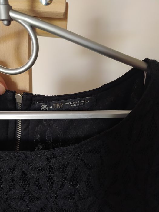 Koronkowa sukienka mini Zara