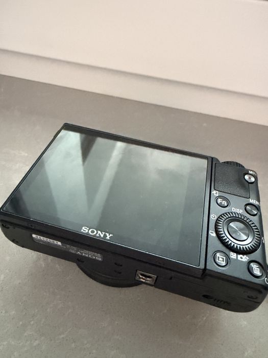Sony Cyber-shot RX100 V DSC-RX100M5 + pokrowiec
