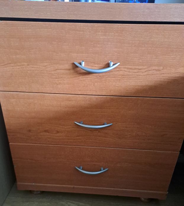 Cómoda e duas mesinhas de cabeceira