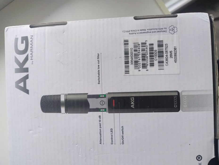 Микрофон AKG C1000S.