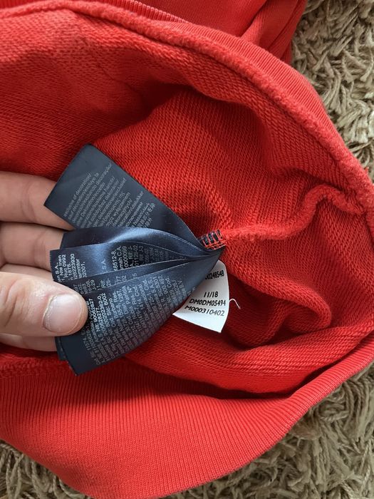 Tommy Hilfiger s