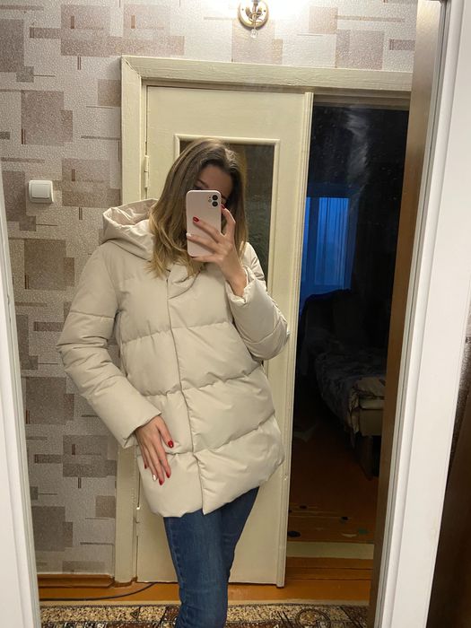 Продам зимову куртку (біла, молочна)