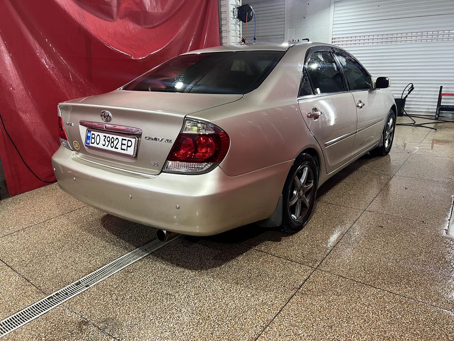 Продам Toyota Camry на газу 3.0 літра
