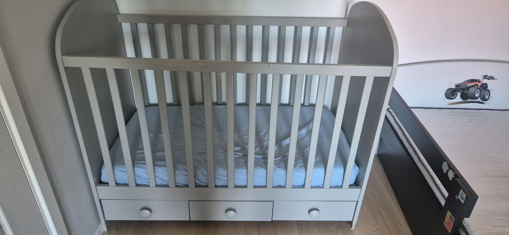 Oddam łóżeczko Ikea z szufladami