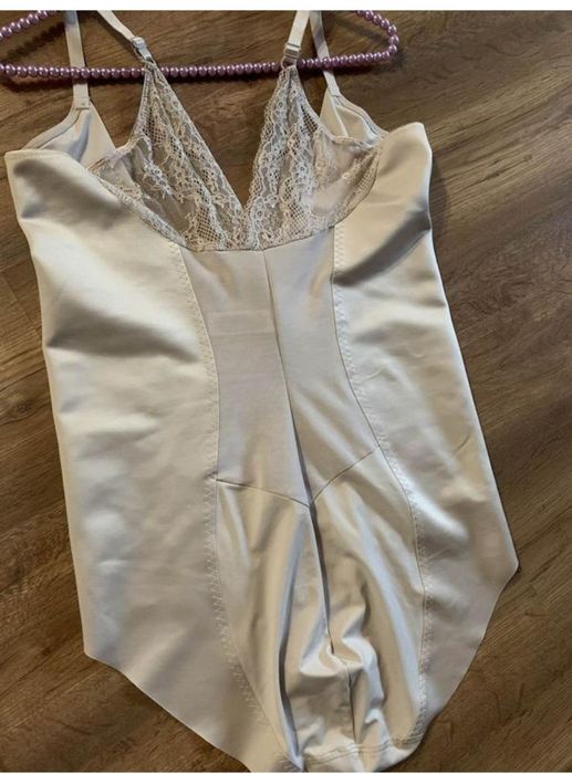Коригуюче боді Asos