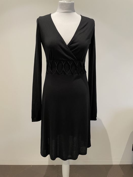 Czarna taliowana sukienka Calvin Klein Jeans