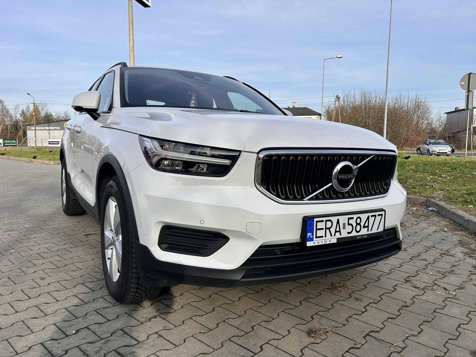 volvo xc40 salonowy