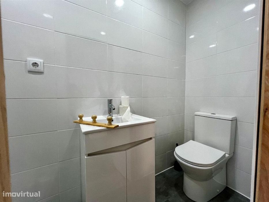 Apartamento T3 com aparcamento em zona de Coselhas