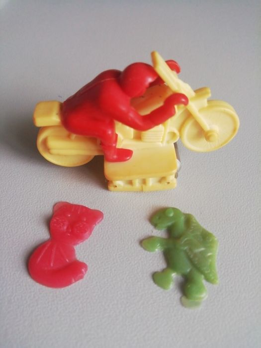 Мотоцикл от игры "Мототрек" +игрушки с хлопушки. ссср. За всё 80 гр.