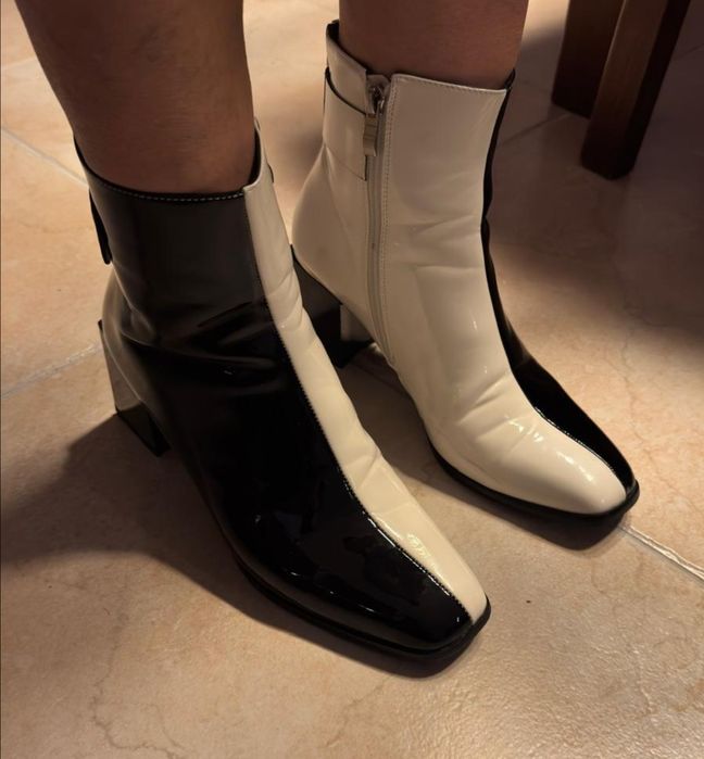 Botins pretos e brancos