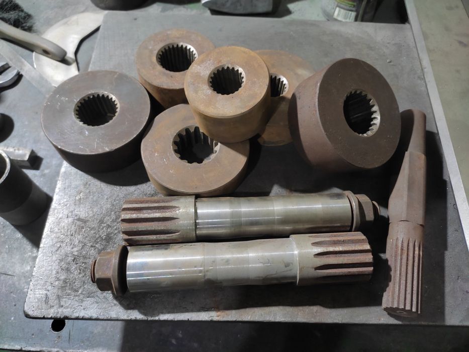 Шлицевая муфта на вертикальный и выгрузной шнек.