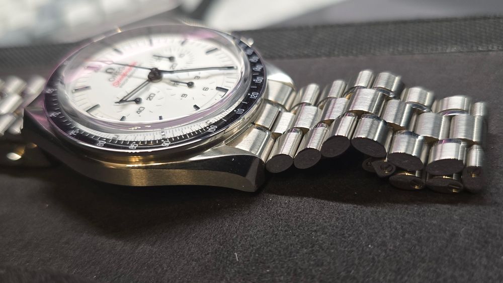 Omega Speedmaster White 310.30.42.50.04.001