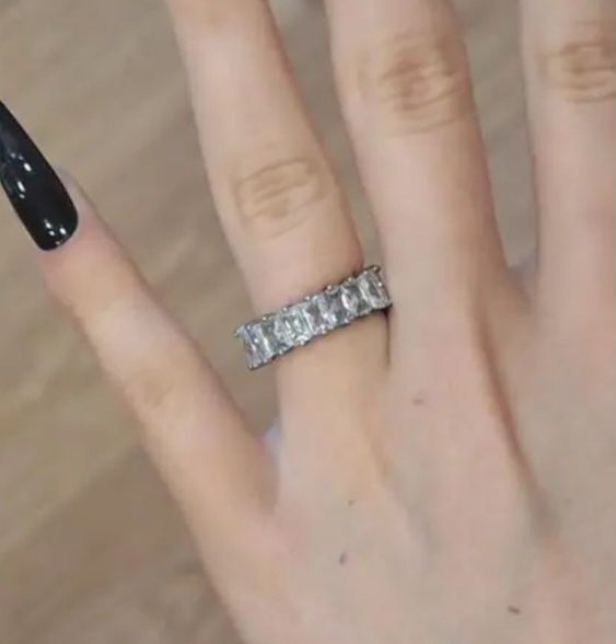 Кільце Повний Розсип Камінці по Колу