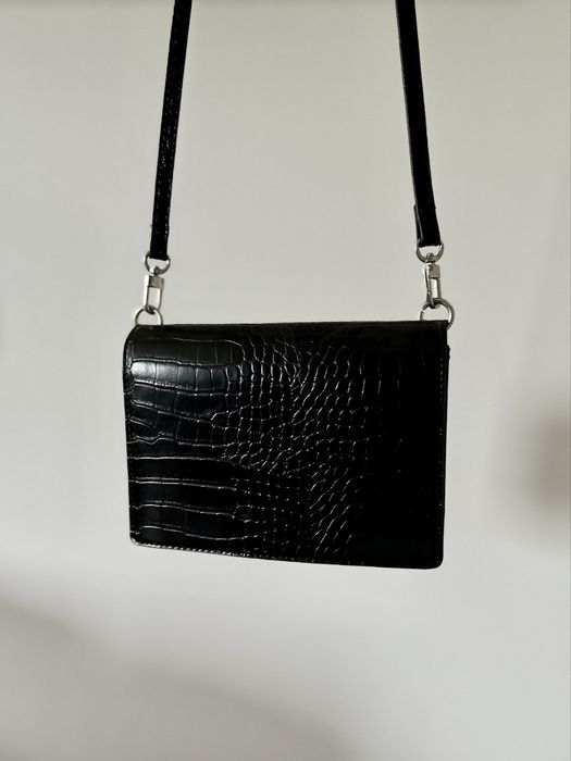 Mała torebka listonoszka czarna basic crossbag sztywna