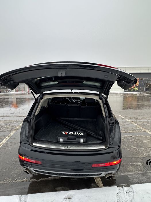 Автомабіль в хорошому стані свіжо пригнаний