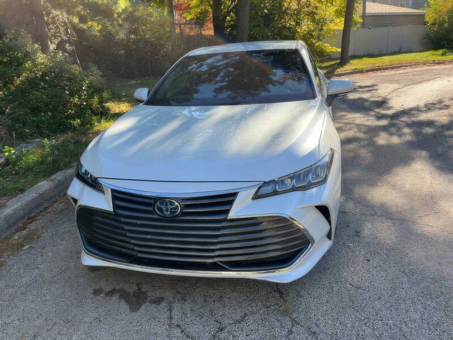 Toyota Avalon Hybrid XLE      2021