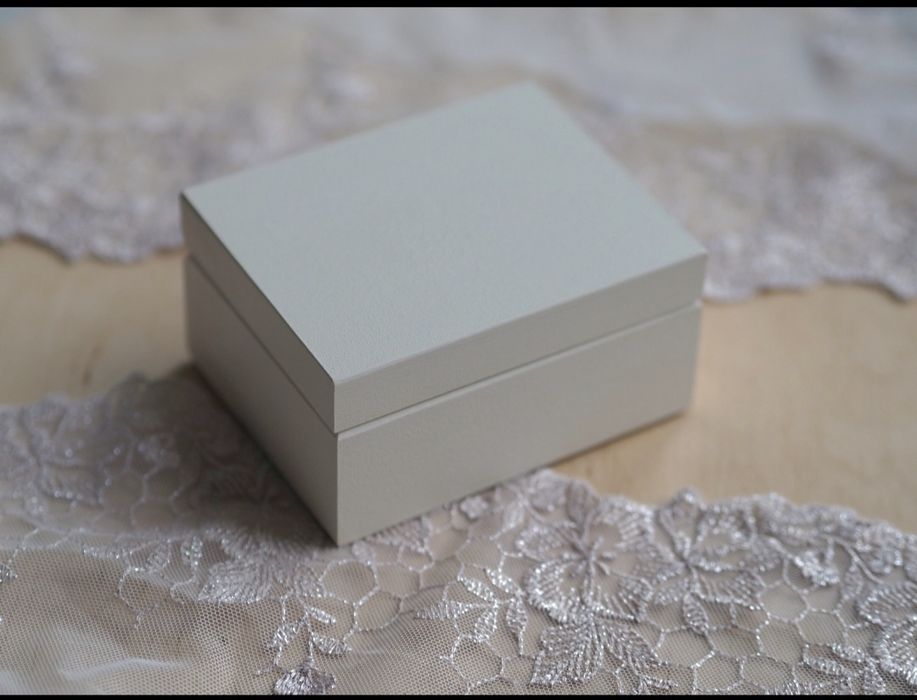 Pudełko na obrączki szampańskie Minimalistyczne