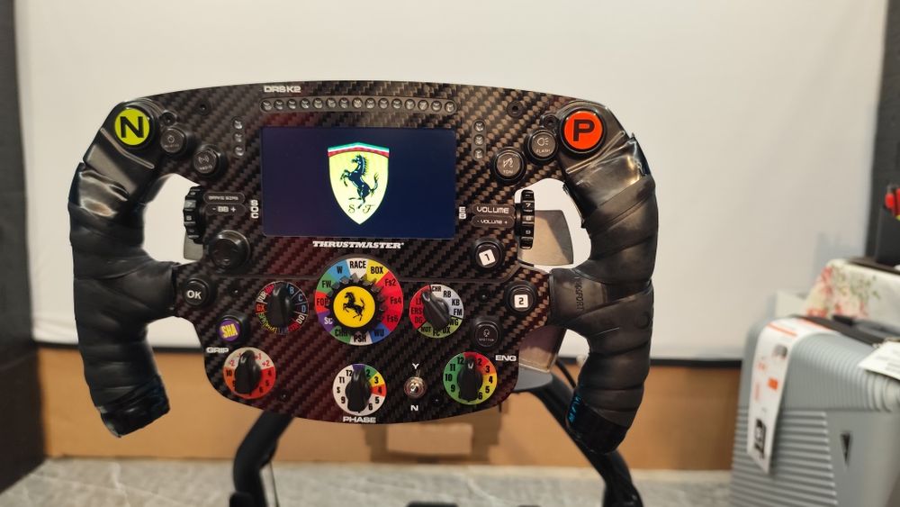 Thrustmaster t818 com volante e pedais