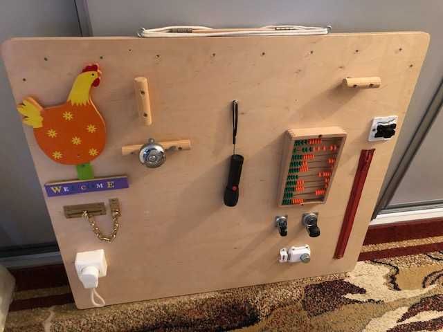 Tablica interaktywna z narzędziami, zabawka edukacyjna