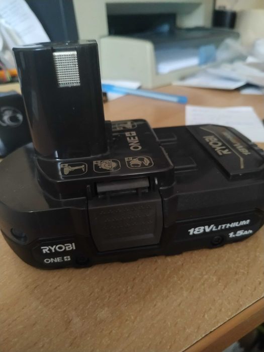 Аккумуляторы RYOBI ONE+ 18V 1.5Ah, зарядное устройство Ryobi