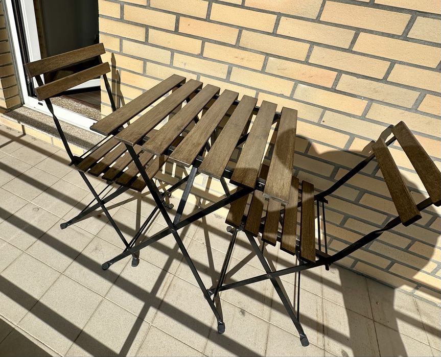Vendo mesa de varanda e cadeiras