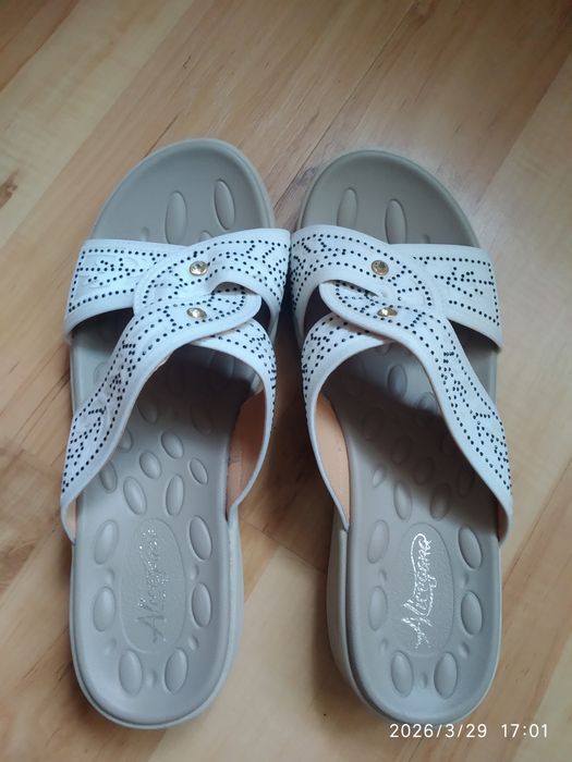 Новые Шлепанцы. 24 см стелька.