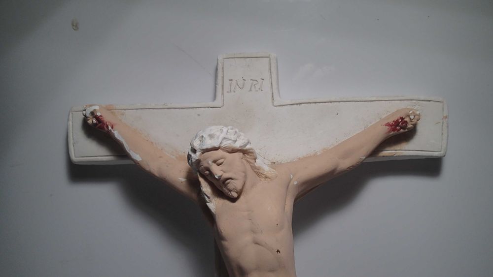Crucifixo  antigo em gesso