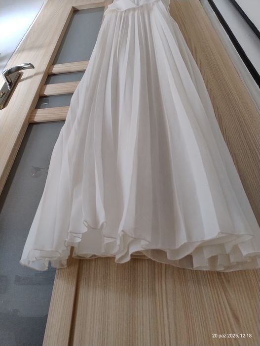 Zwiewna biała suknia plisy ślubna wieczorowa studniówka bal Apart 34