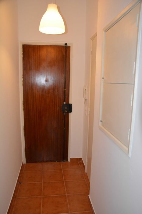 T1 recentemente renovado e mobilado – perto da praia