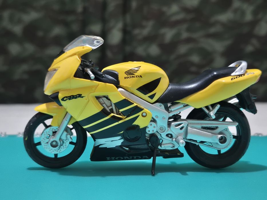 Maisto - Honda CBR 600 F4