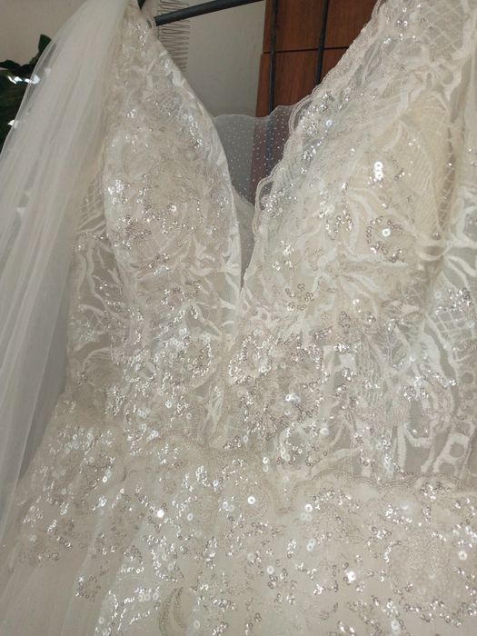 Продам весільну сукню