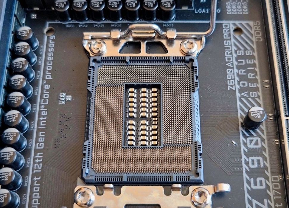 Gigabyte Z690 AORUS PRO DRR5 + PCIE 5.0