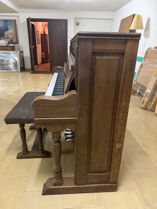 Piano em ótimo estado.
