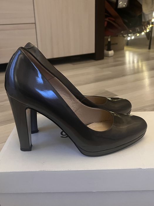 Buty na obcasie ciemnoszare